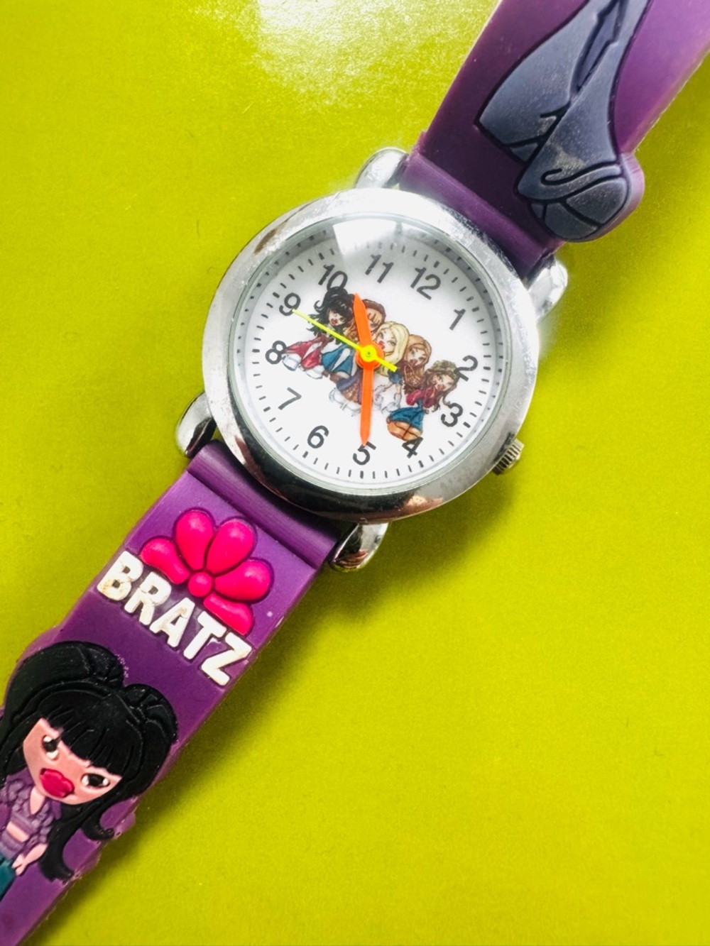 Vintage Bratz Girls Watch , Water Resistant Stainless Steel Back . untested